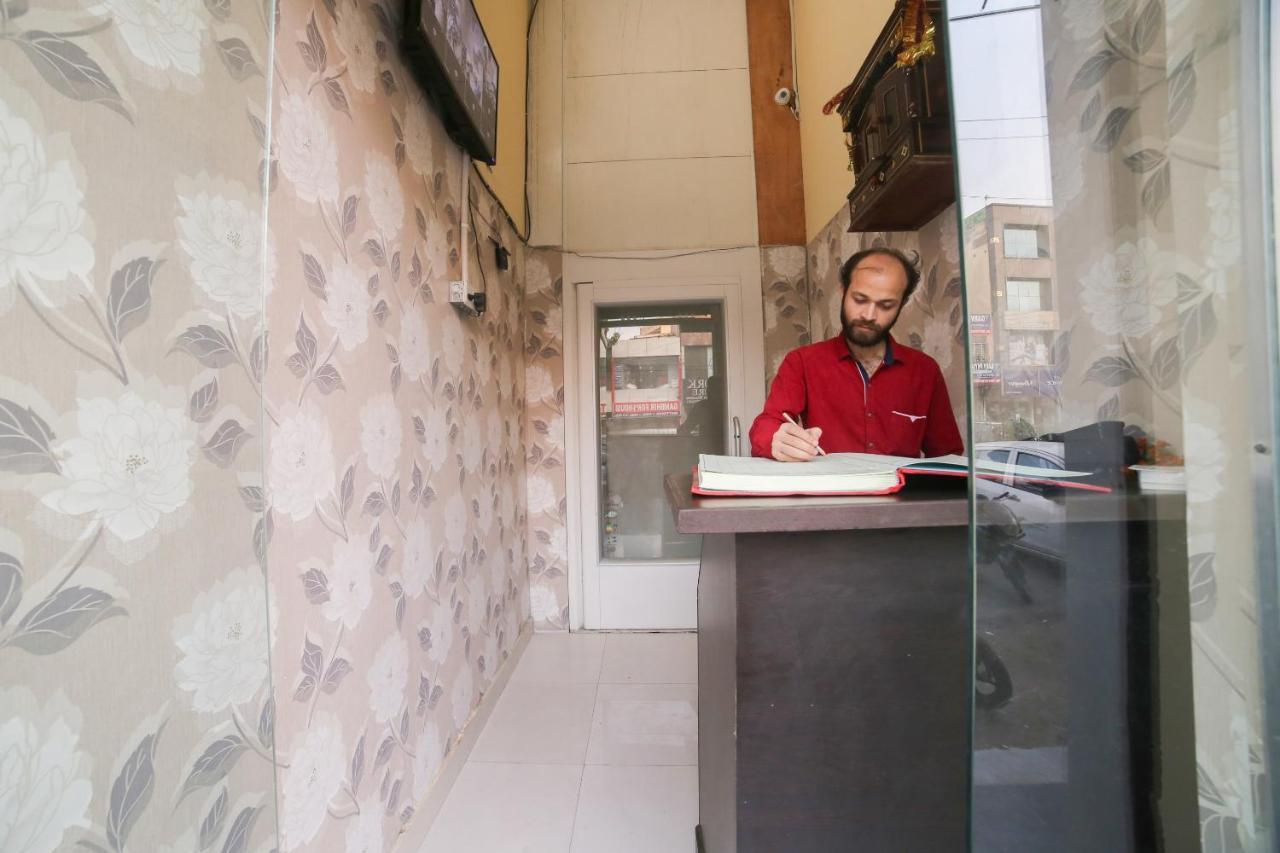 Oyo 19481 Jp Villa Yeni Delhi Dış mekan fotoğraf