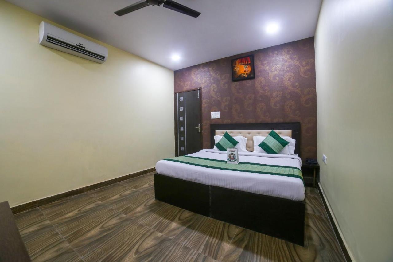 Oyo 19481 Jp Villa Yeni Delhi Dış mekan fotoğraf